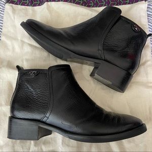 EUC Tory Burch black leather ankle boots